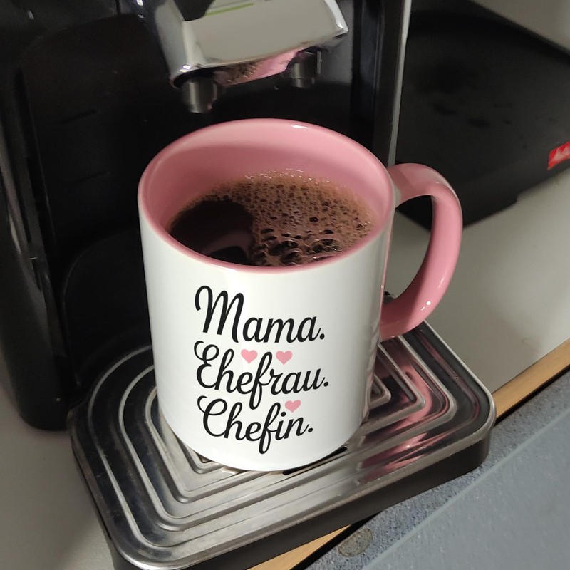 Mama Ehefrau Chefin Kaffeebecher in rosa stilvolles Design geschwungene Schrift