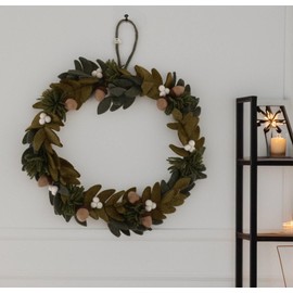 Gry & Sif Handmade & Fairtrade Certified | Stylish Danish Design X Nepali Artisans | Wreath with White Berries & Acorns