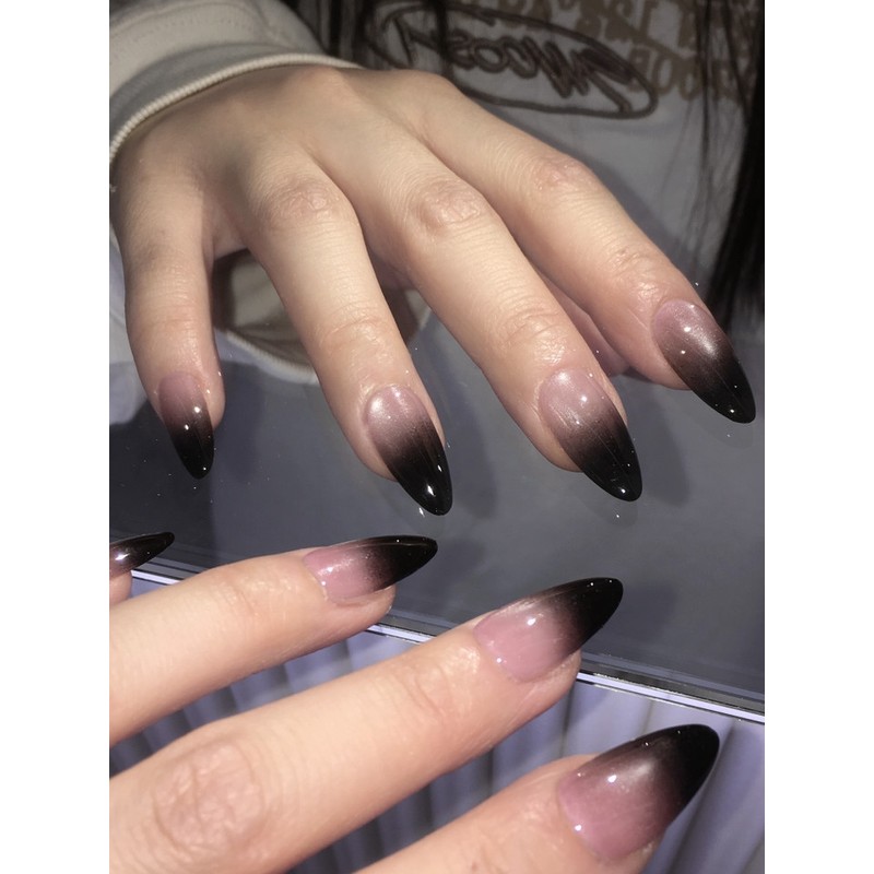 Blackpink Two-tone Magnet Gra Nail Tips - Almond Egg /