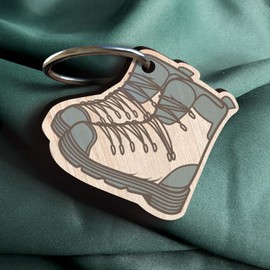 Wanderer Geschenk - Wanderschuhe Schlüsselanhänger handgemacht aus Holz, Glücksbringer, Outdoor Geschenk, Bergsteigen, Wanderlust, Sport Geschenk, Spazierengehen