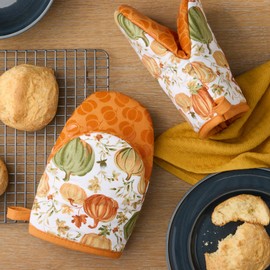 MARTHA STWEART Autumn Harvest Pumpkins Mini Oven Mitt 2-Pack Set, 100% Cotton with Decorative Non-Slip Silicone Grip, Heat Resistant, Orange/Green/Ivory, 5.5"X8"