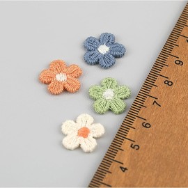 50pcs Mini Daisy Flowers Embroidered Sew On Applique Floral Lace Patch Milk Fiber Sewing Trims Clothes Wedding Dress Craft DIY (Pink)