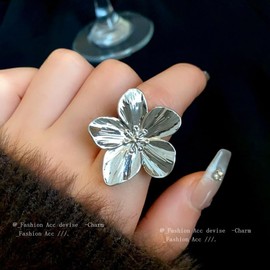 Chunky Gold Flower Rings for Women Adjustable Wide Statement Rings Flower Punk Party Jewelry (flower-silver)