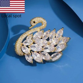 A Luxurious Swan Brooch, Made Of Copper And Inlaid With Artificial Zircon, Stylish And Simple, Perfect For Banquets And PartiesColor: Silver, Plating: 14K Gold Plated
