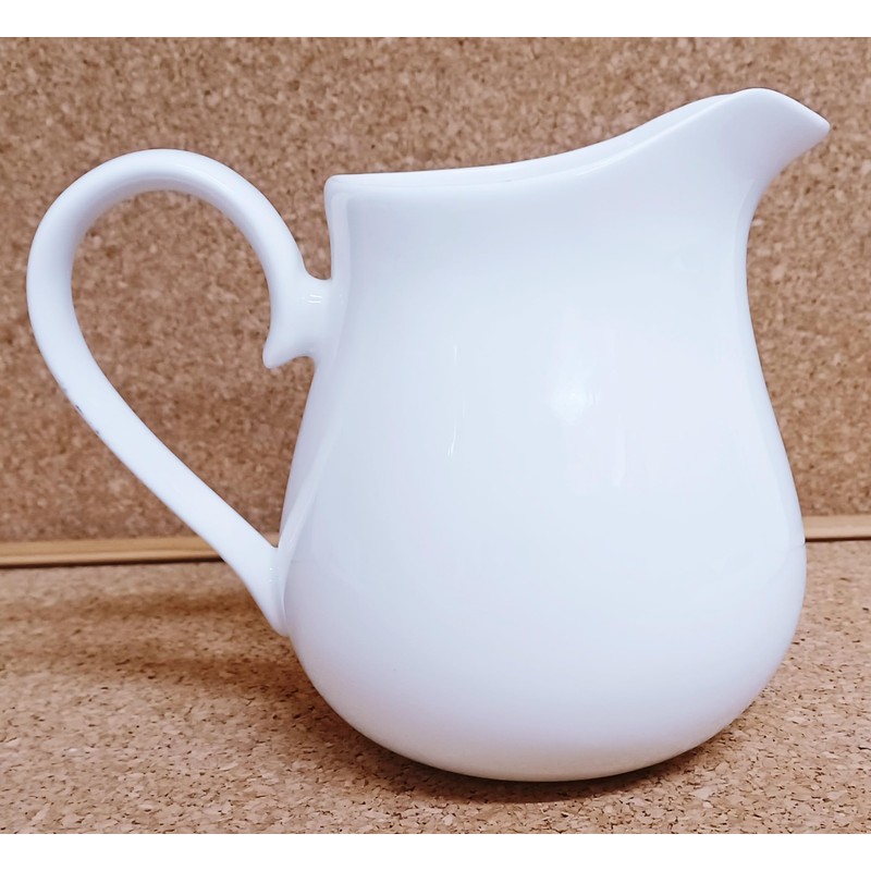 Classic & Elegant White Serving Jug 700 ml 24 fl