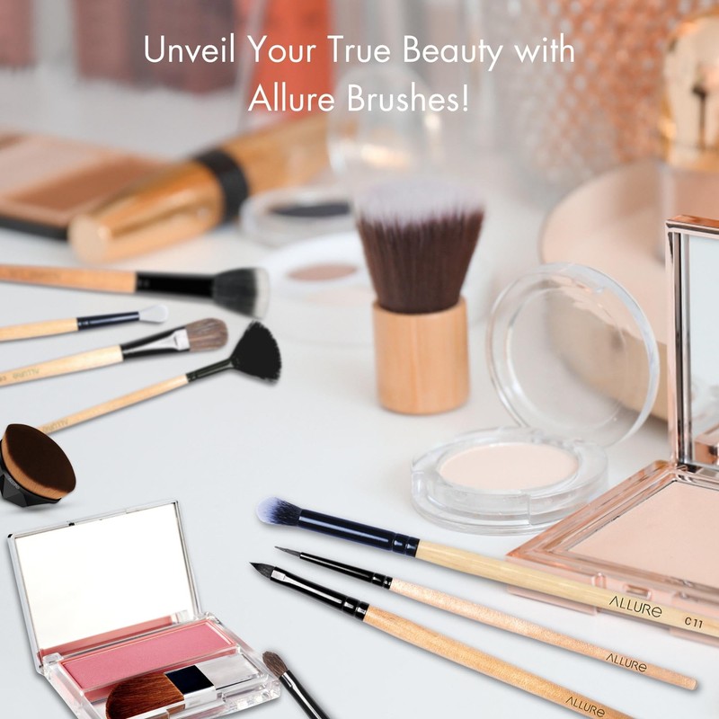 Allure Foundation Brush, 25 g