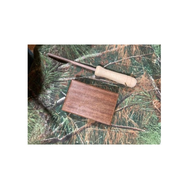 Walnut trough Turkey call surface choice and striker - Specification: