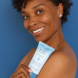 TIZO Ultra Zinc Protector solar para cuerpo y cara 100% mineral SPF40, Hidratante con color 100g