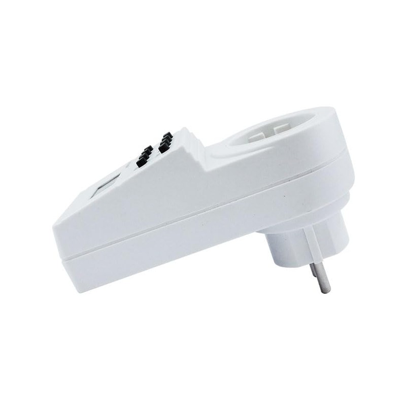 White Indoor Timer Socket with 8 Programming Options LCD Display