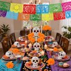 Decoraciones para el Día de los Muertos y Ofrenda para