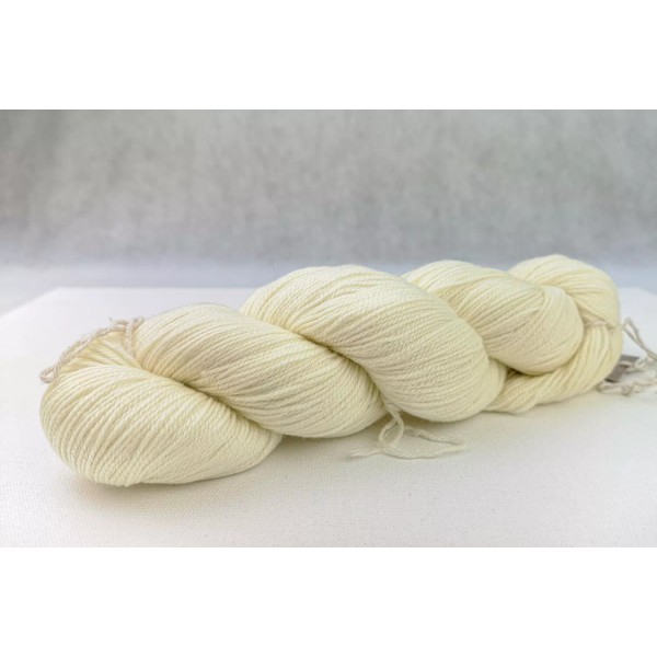 Jojoland raw white sock fingering weight yarn 85% merino wool