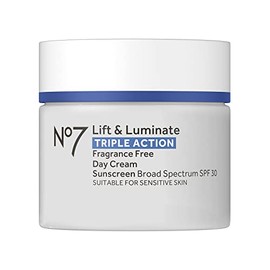 No7 Lift & Luminate Crema facial de triple acción, sin fragancia, hidratante facial con SPF 30, formulada con péptidos de colágeno antienvejecimiento 