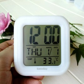 Clock Cube Reloj Despertador Luz Led Luminoso 7 Colores Neon Multicolor