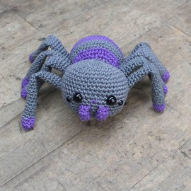 Hardicraft Crochet Kit for Making Yourself with Instructions and Material for Sonja Spider, Approx. 20 cm