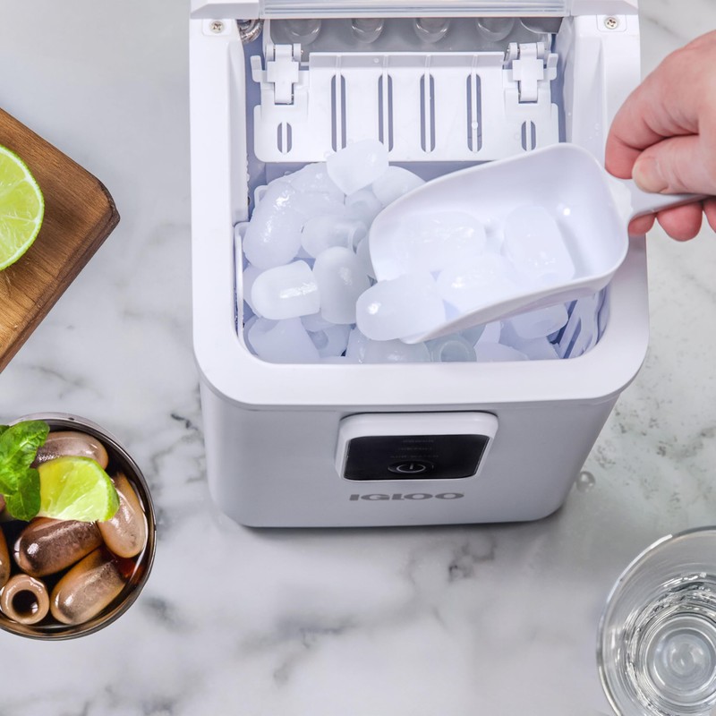 Igloo Portable Ice Maker with Scoop & Basket -Ice Maker