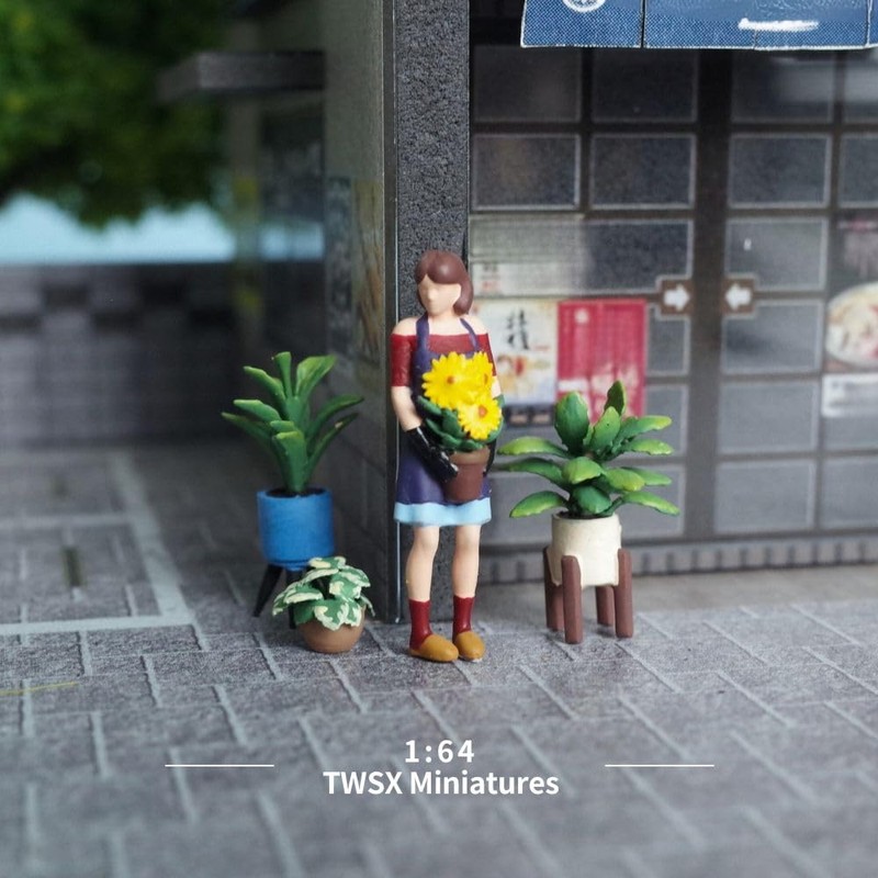 4pc Potted Plants & People 1:64 DIY Landscape Sets