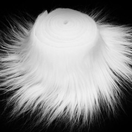 Anwyll Shaggy Plush Faux Fur Fabric,2x60Inch White Faux Fur Trim by The Yard,Precut Strips Fluffy Fuzzy Christmas Craft Faux Fur Ribbon for Christmas Tree Decor Wreath Santa Hair Dwarf Cosplay Costume