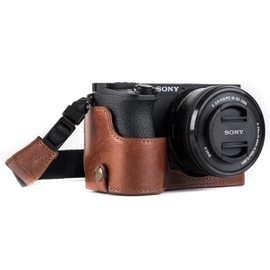 MegaGear Ever Ready Echtleder Kamera-Halbtasche mit Trageriemen und Batteriezugang für Sony Alpha A6500 Dunkelbraun