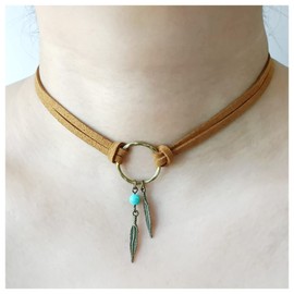 Turquoise Feather Choker Necklace Gothic Bohemian Leaf Leather Chain Jewelry for Women Girls (Khaki)