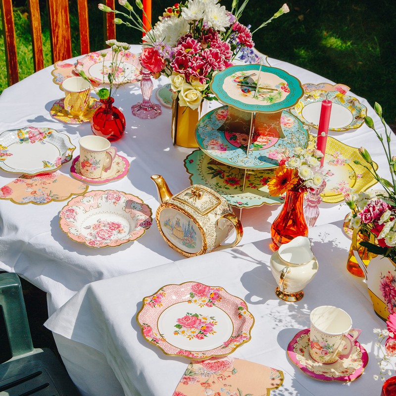 Talking Tables Truly Scrumptious Floral Paper Table Cover – Ideal