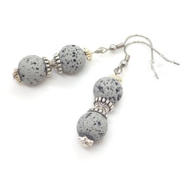 Damen-Ohrringe und Halskette-Schmuckset mit grauem Lavastein-Perlenanhänger und tibetischen Perlen