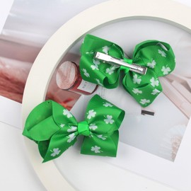 HIFANMM Green Shamrock Bow Hair Clips St Patrick's Day Hair Accessories for Women Girls Green Clover Bow Hairpins Lucky Day Leaf Hair Barrettes Alligator Clips Irish Day Parade Party Decor 2pcs