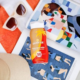 Golden Sun - Protector Solar en Crema 30 FPS 240 ml Fórmula enriquecida con Aloe Vera, Vitamina E y aceites esenciales de coco y cacao. Resistente al agua y al sudor, protege tu piel de los rayos UVA/UVB
