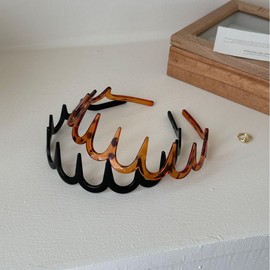 Set of 2 Leopard Print Hair Combs with Zigzag Teeth - Skin-friendly Wave Comb for Men and Women (Durable Plastic and Everyday Styling)