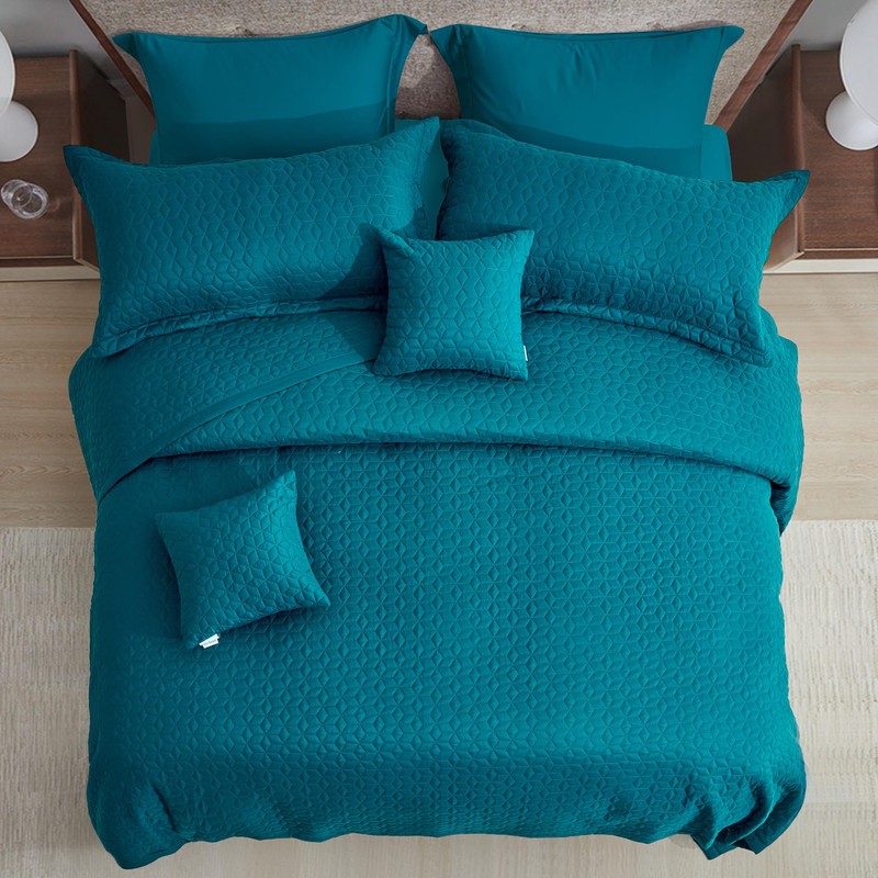 Blythease Oversized King Bedspread 128x120 Extra Wide, Modern & Contemporary