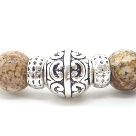 Ethnisches Armband für Männer aus braunen Jaspisperlen und zentraler Perle aus silbernem Metall