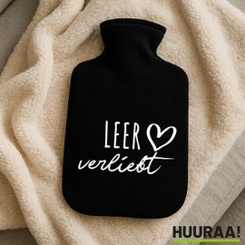 Huuraa Wärmflasche Leer verliebt Geschenk 1,8 Liter Black Classic Veloursbezug Leer Präsent