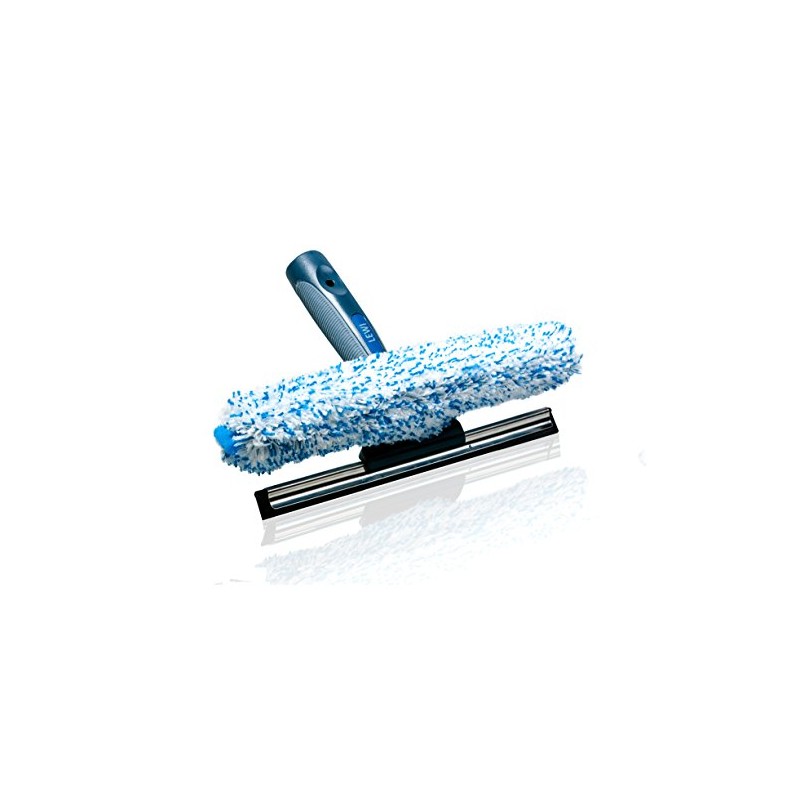 Cleaning like the professional pullers and window wipers in one,