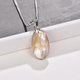 ZPMMPZ Exquisite Hawaiian Shell Pendant Necklace - Gold Chain With Natural Irregular Shell Charm - Perfect Accessory for Women