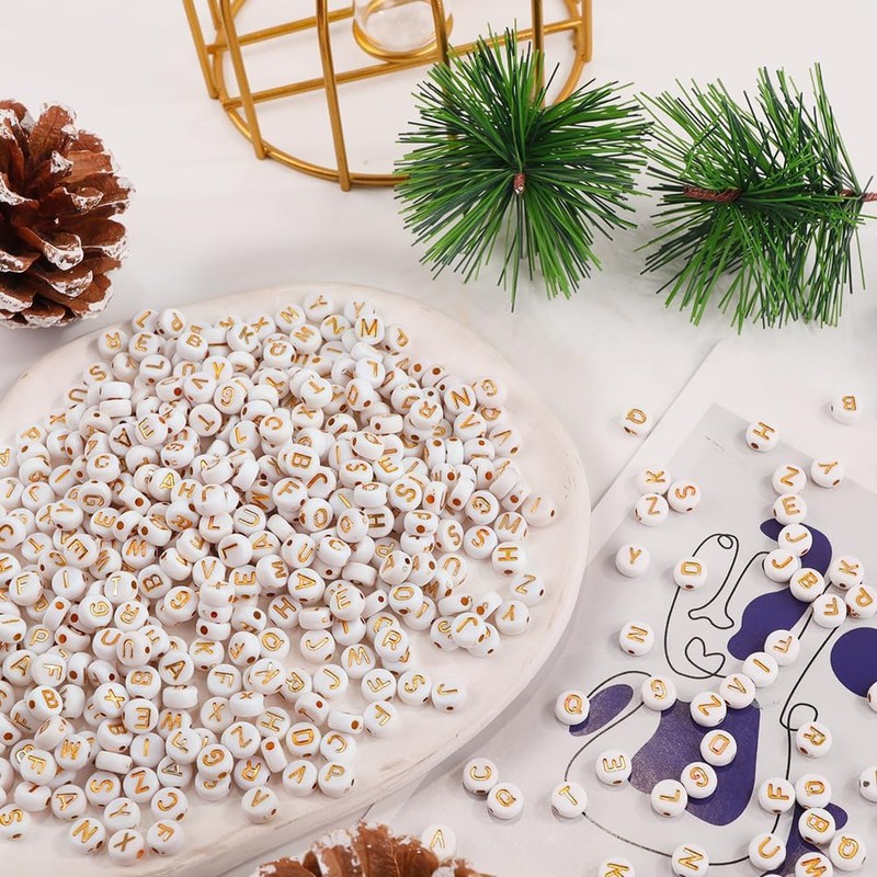 1000 pcs 7×4mm White Round Acrylic With Gold Alphabet Letter