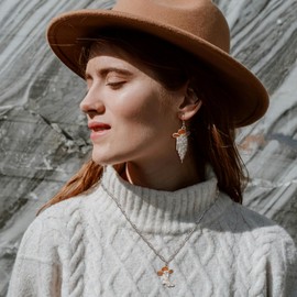 2pcs Western Earrings Necklace Jewelry Set,Sparkly Rhinestone Tassels Cowgirl Earrings+Crystal Boots with Enamel Cowboy Hat Pendant Necklac for Women,Wild West Country Rustic Style,Brown Hat