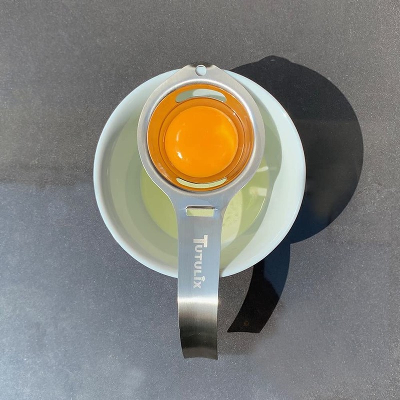 Separador de yema de huevo en acero inoxidable con mango