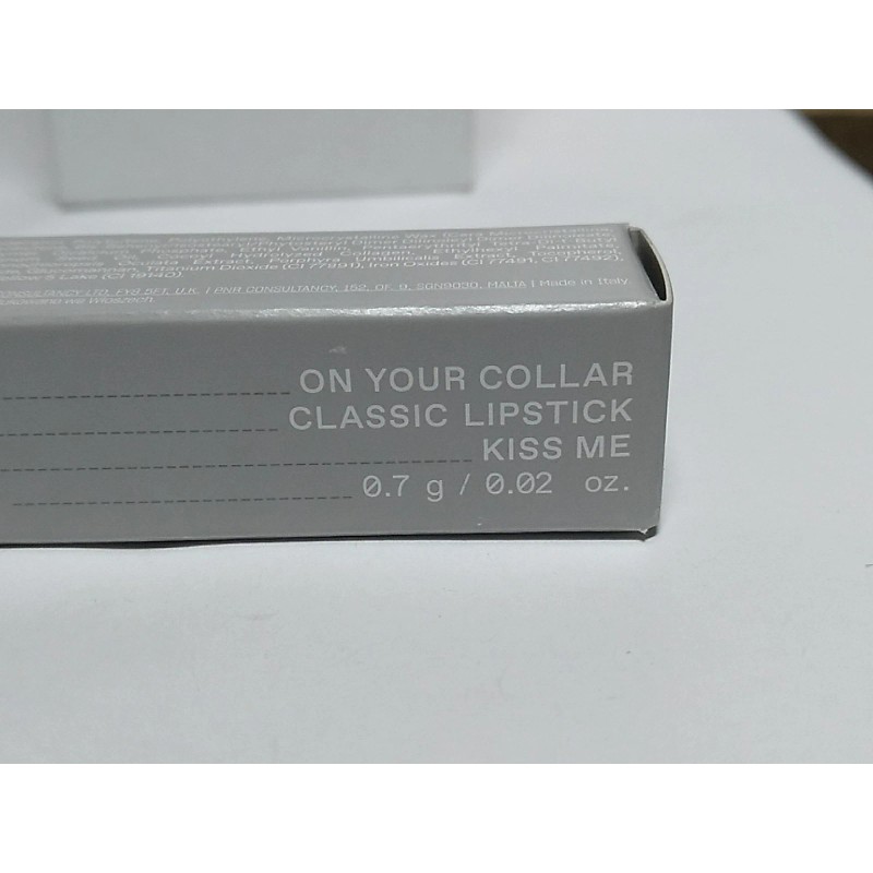 r.e.m. Beauty On Your Collar Classic Lipstick - KISS ME