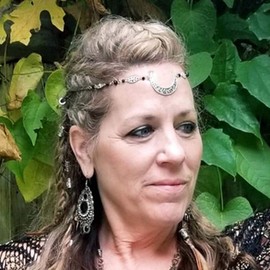 Yalice Boho Crescent Moon Head Chain Vintage Black Crystal Headband Chain Rhinestone Headpieces Witchy Forehead Chain for Women (Silver-Black, One Size)