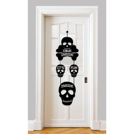 Black Sk Door Hanger – Gothic Horror Decor, Spooky Halloween Decoration, Creepy Skeleton Wall Ornament, Haunted House Accent, Dark Aesthetic Home Hanging, Scary Skull Design.