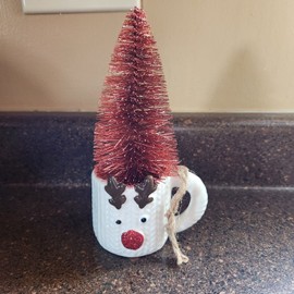 Unbranded Vintage Inspired bristle Bottle Brush Tree in a reindeer Cup 7" red metal tree