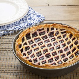MasterClass 23 cm Deep Pie Dish with PFOA Non Stick, Robust 1 mm Carbon Steel, 9 Inch Round Pan