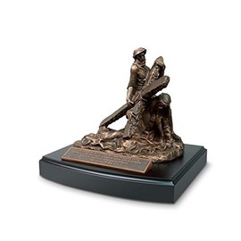 Lighthouse Christian Products Llevando la Cruz (Carrying The Cross) Bronzelike Finish 6.25 x 7.25 Resin Sculpture