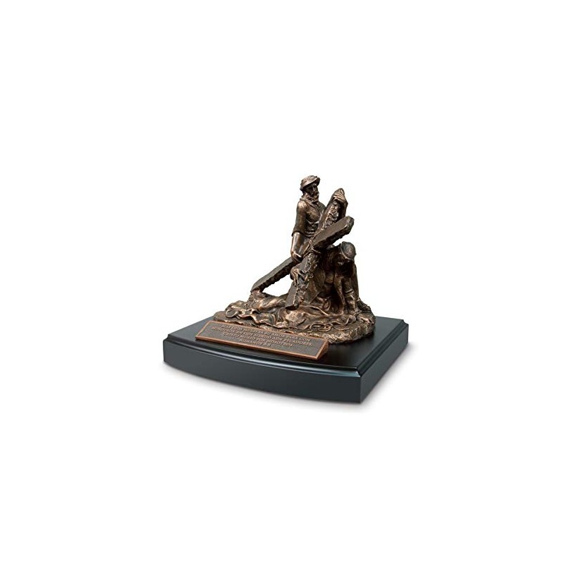 Lighthouse Christian Products Llevando la Cruz (Carrying The Cross) Bronzelike