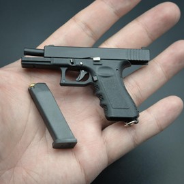 Alloy Empire Mini Pistol Keyring Model Tactical Pistol Shape Keyring Pistol Model Keyring Ornament Collection For Men Army Fan Boys Gift (Black)
