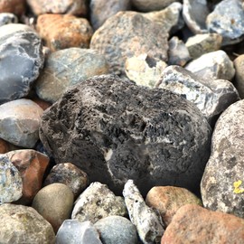 COM-FOUR® 2x key stone "medium hill" - imitation stone with secret compartment - artificial rock for geocaching - key hiding place in stone look - stone dummy - artificial boulder