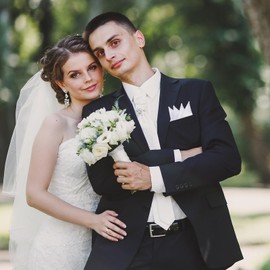 2Pcs White Pocket Squares for Men Prefolded Handkerchiefs for Men Suit Pocket Squares for Man on Card Wedding Party Jacket Tuxedo Suit Accessories