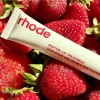 Labial Líquido Rhode Peptide Lip Tint Color Strawberry Glaze Brillante