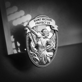 Anwlki St Michael Medal for Car Saint Michael Visor Clip Accessories Bless Driving Safety Religious Gift for Parent, Family, Friend, Driver (1)