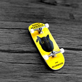NOAHWOOD 2025 15s PRO Fingerboard Complete (5-Layer Colour Maple Wooden Pro Concave 35 x 98mm Handmade Deck + 34mm Prince 3G Silver Truck + Crown White Wheels iii) Kitty Kitty
