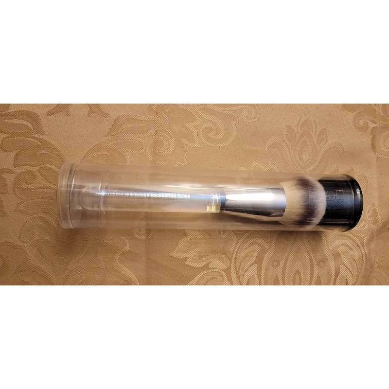 It Cosmetics Complexion Perfection Foundation Globe Brush